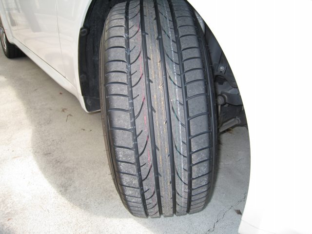 装着したばかりのPOTENZA RE050の写真
